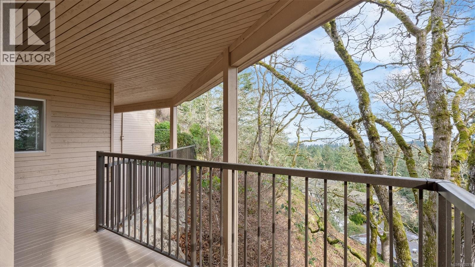  928 Cobblestone Lane, Saanich