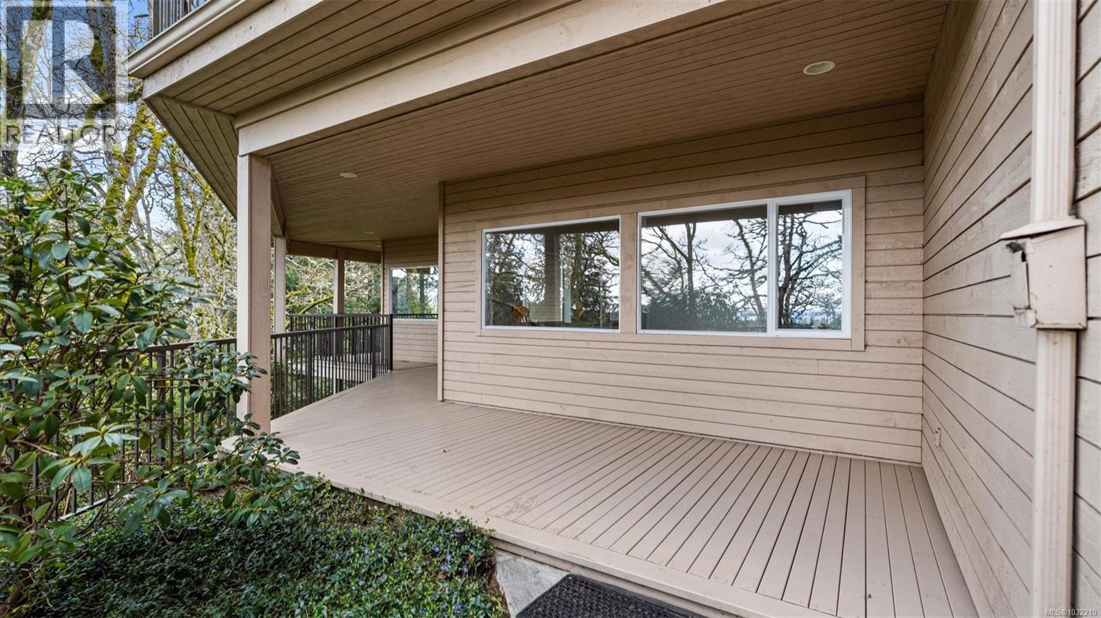  928 Cobblestone Lane, Saanich