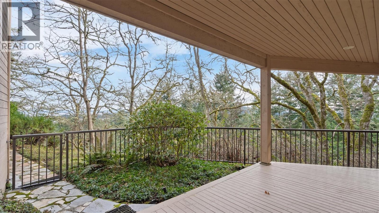  928 Cobblestone Lane, Saanich