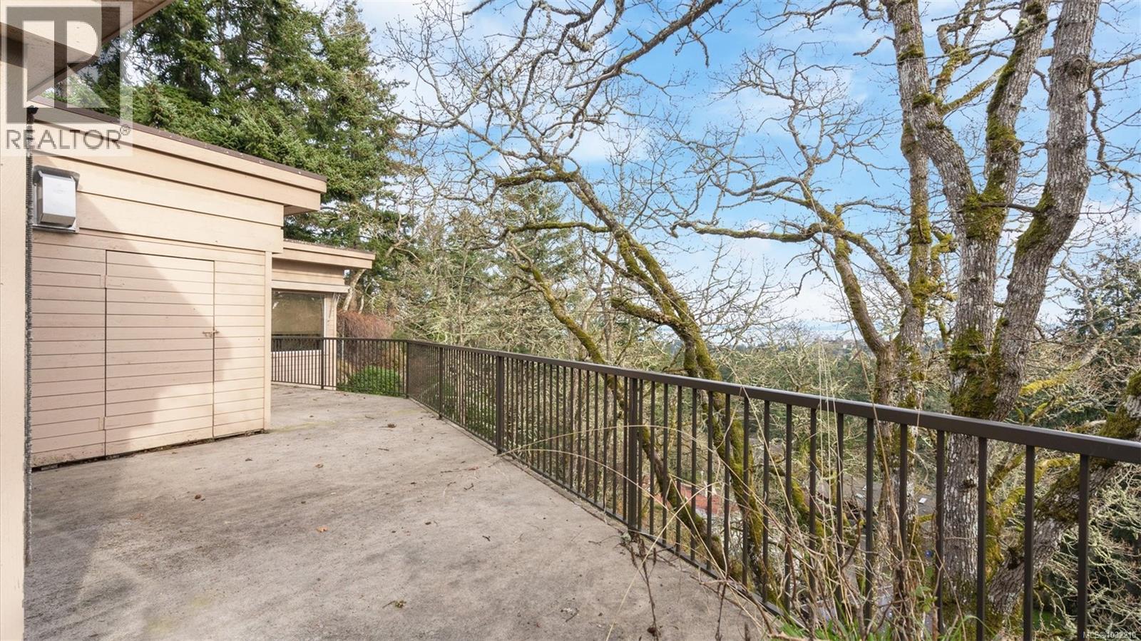  928 Cobblestone Lane, Saanich