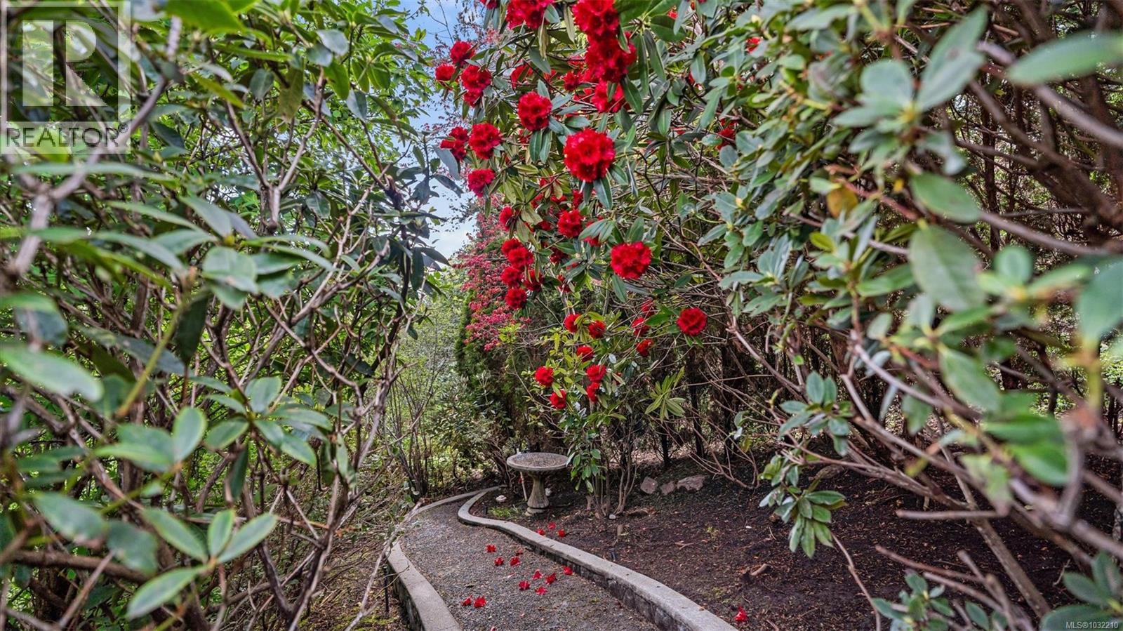  928 Cobblestone Lane, Saanich