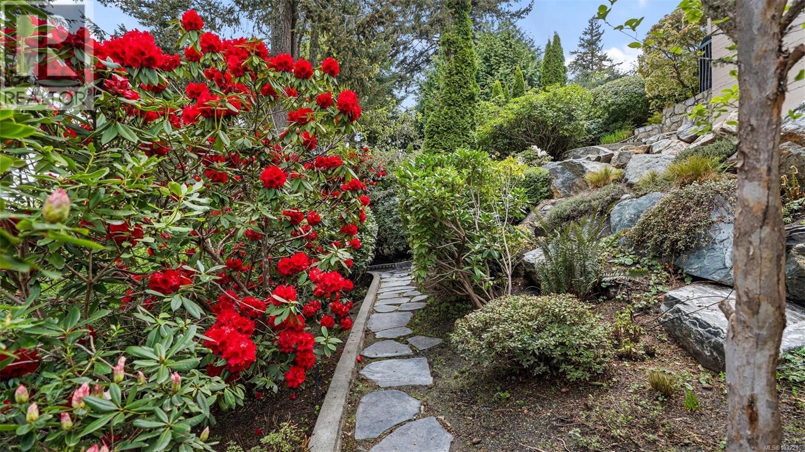 928 Cobblestone Lane, Saanich