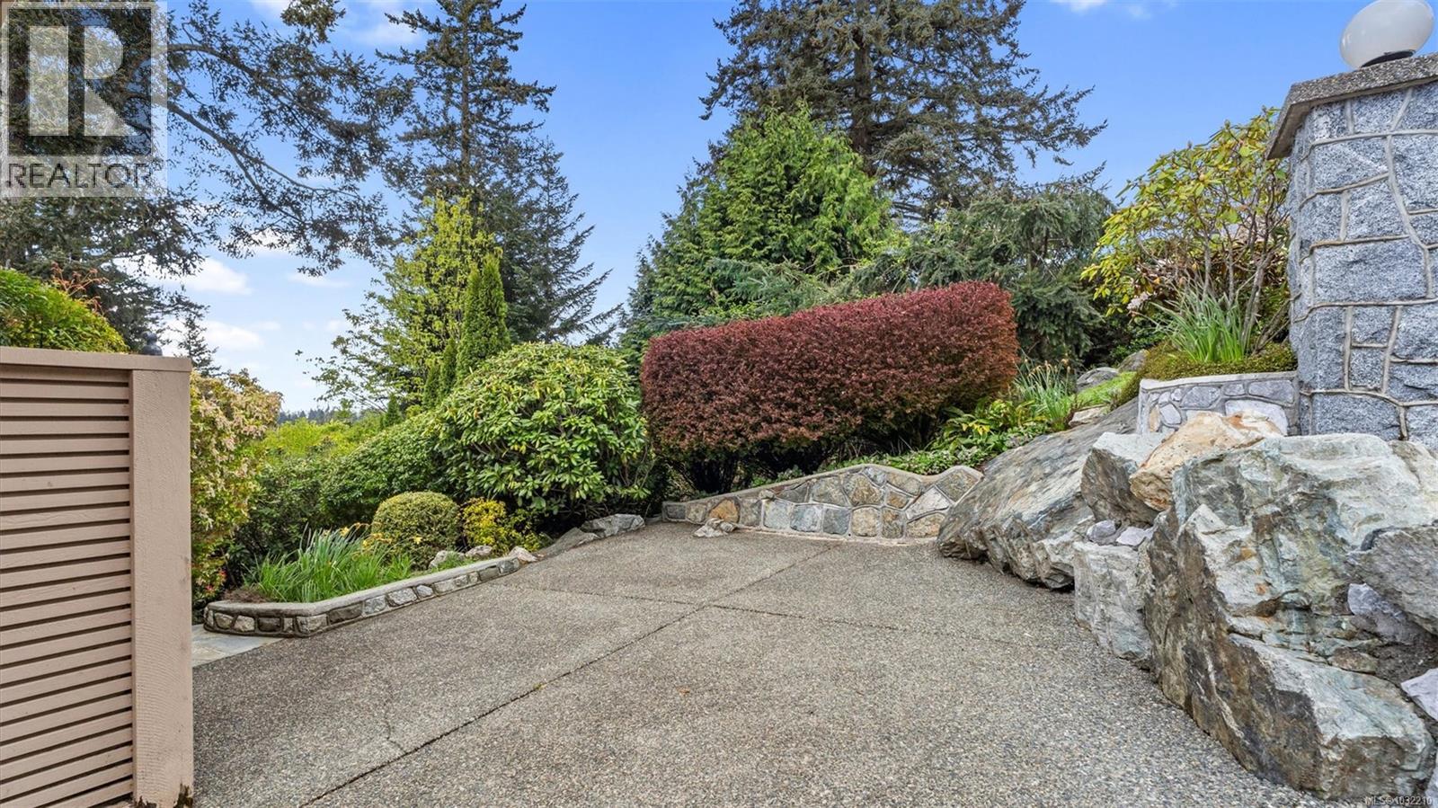  928 Cobblestone Lane, Saanich