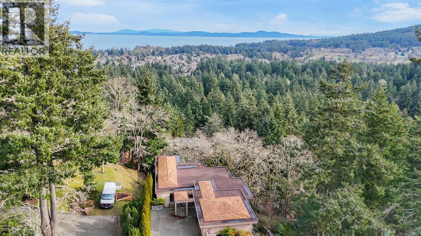  928 Cobblestone Lane, Saanich