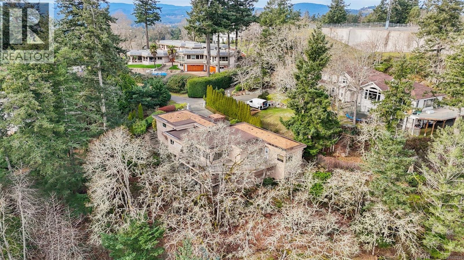  928 Cobblestone Lane, Saanich