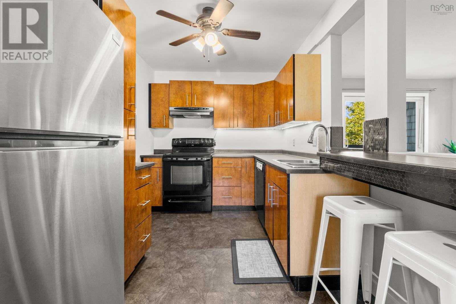 Property 12 of 48 of 5899 Gainsborough Place