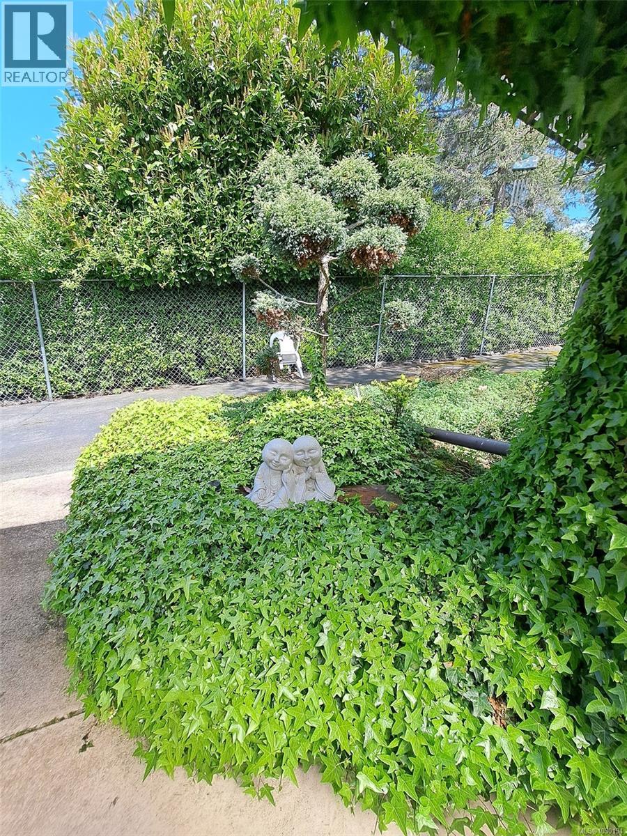 1600 Seacrest Rd - 22