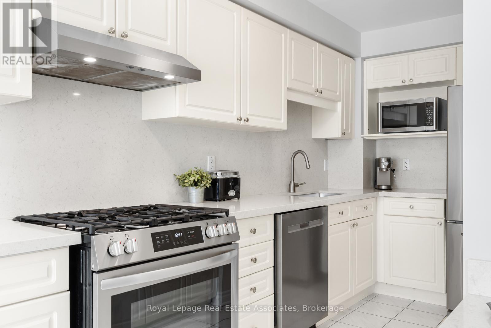 #94 5480 GLEN ERIN DRIVE - 15