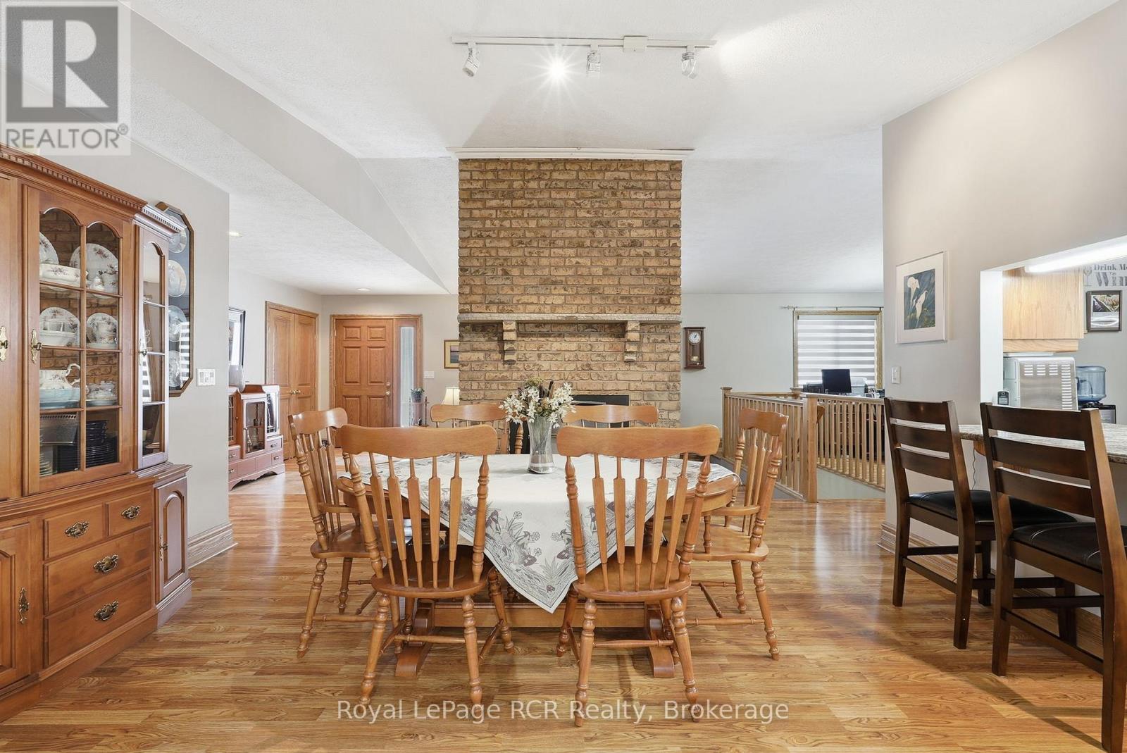 3 WOODLAND COURT - 21