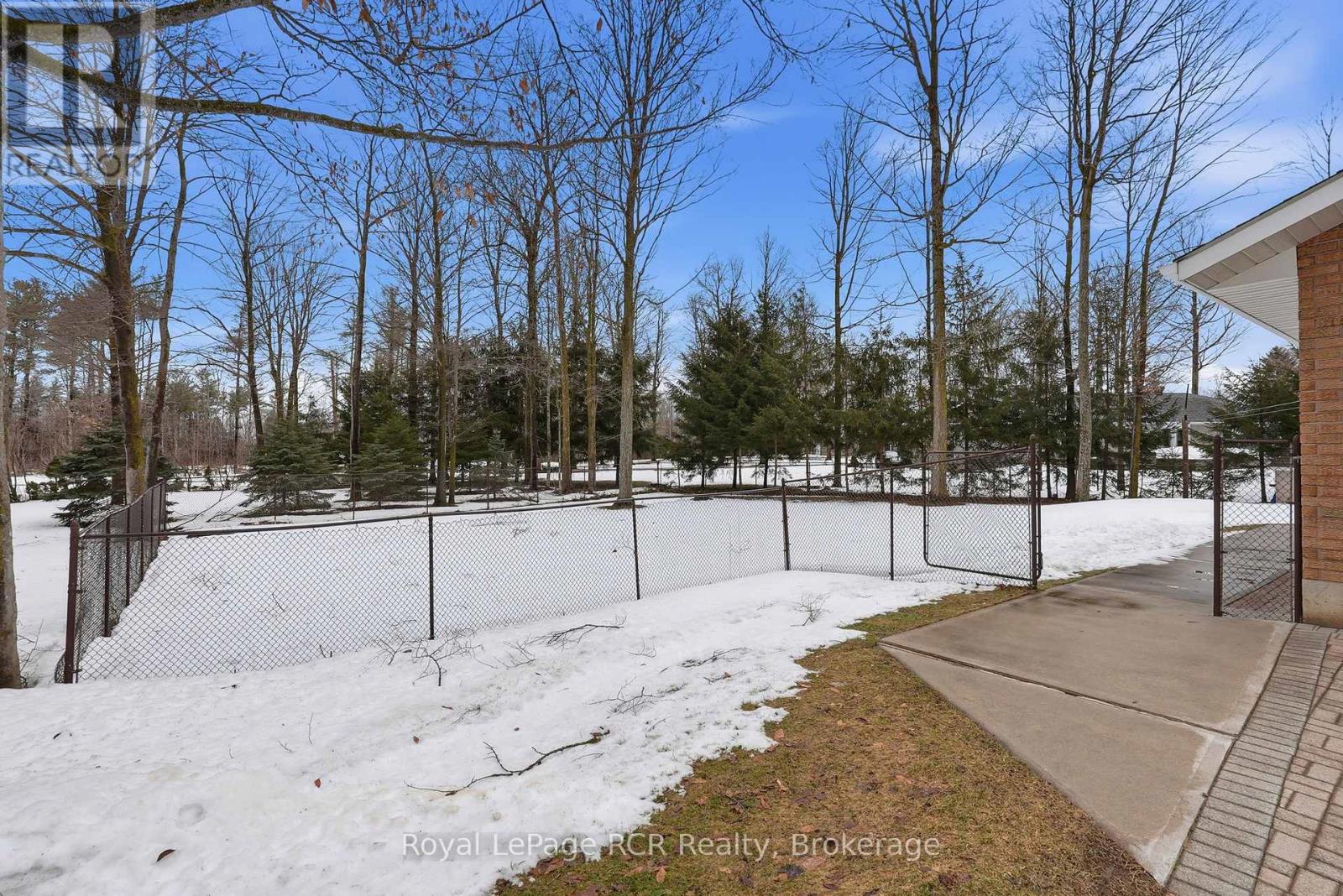 3 WOODLAND COURT - 46