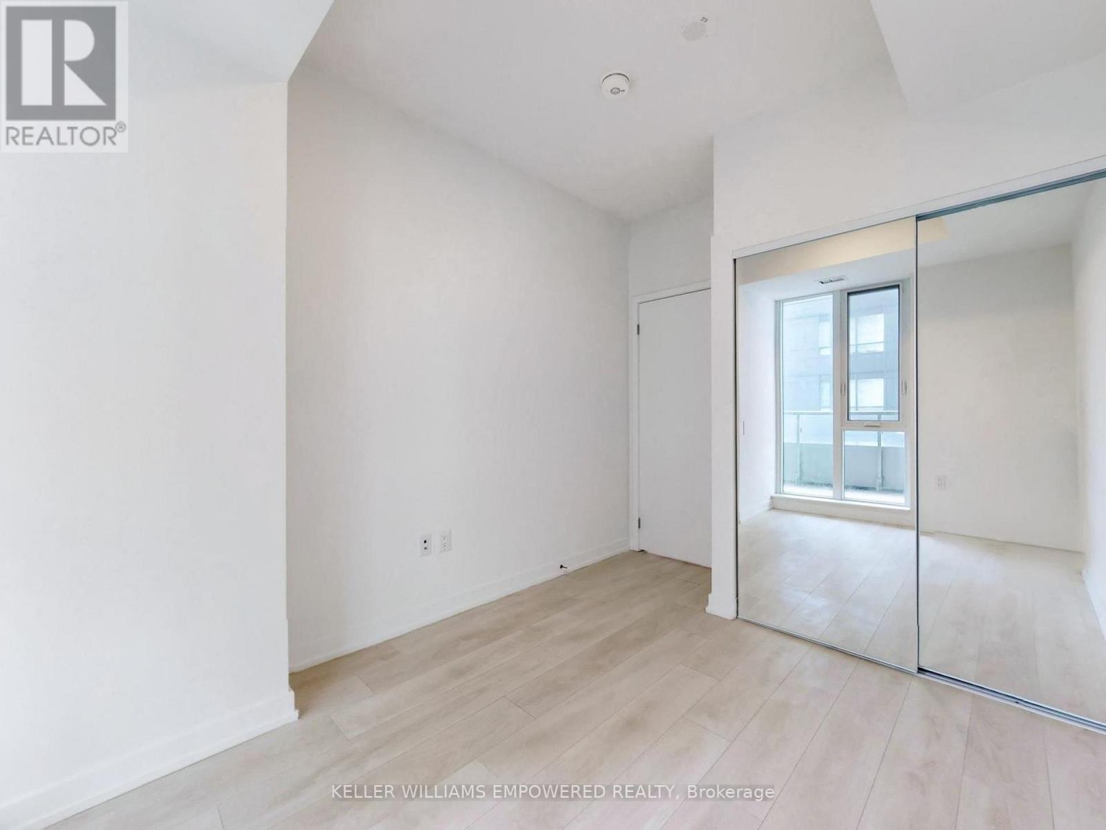 #911 225 SUMACH STREET - 21