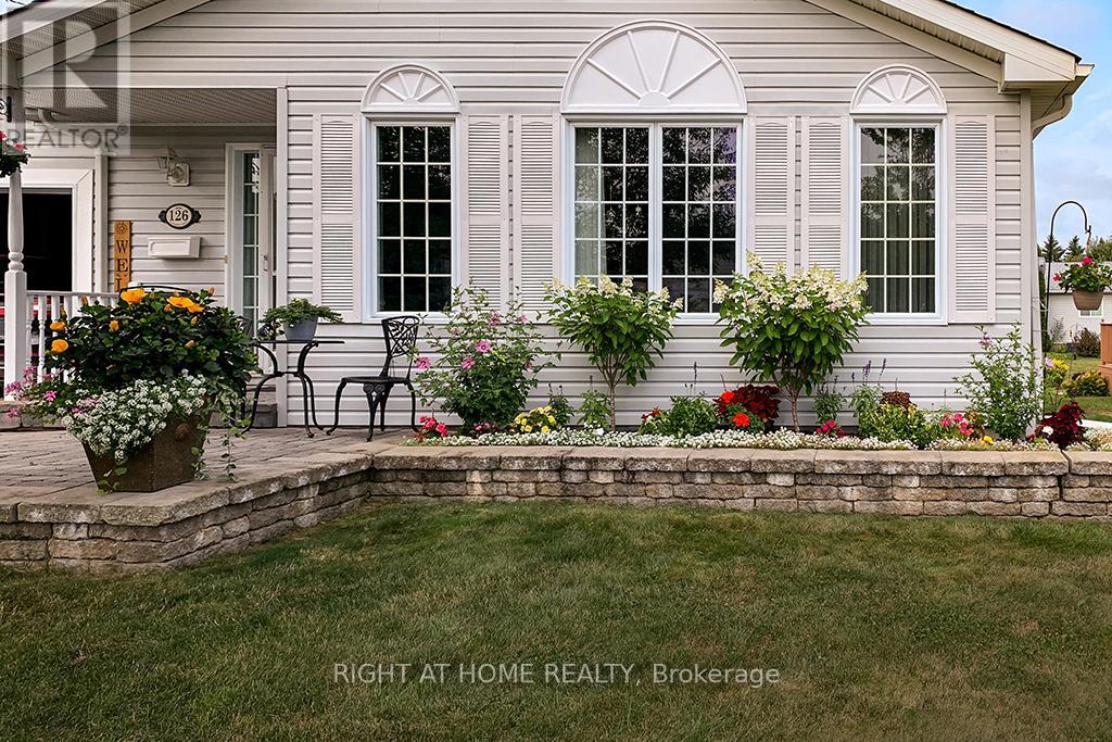 126 GLENARIFF DRIVE - 36