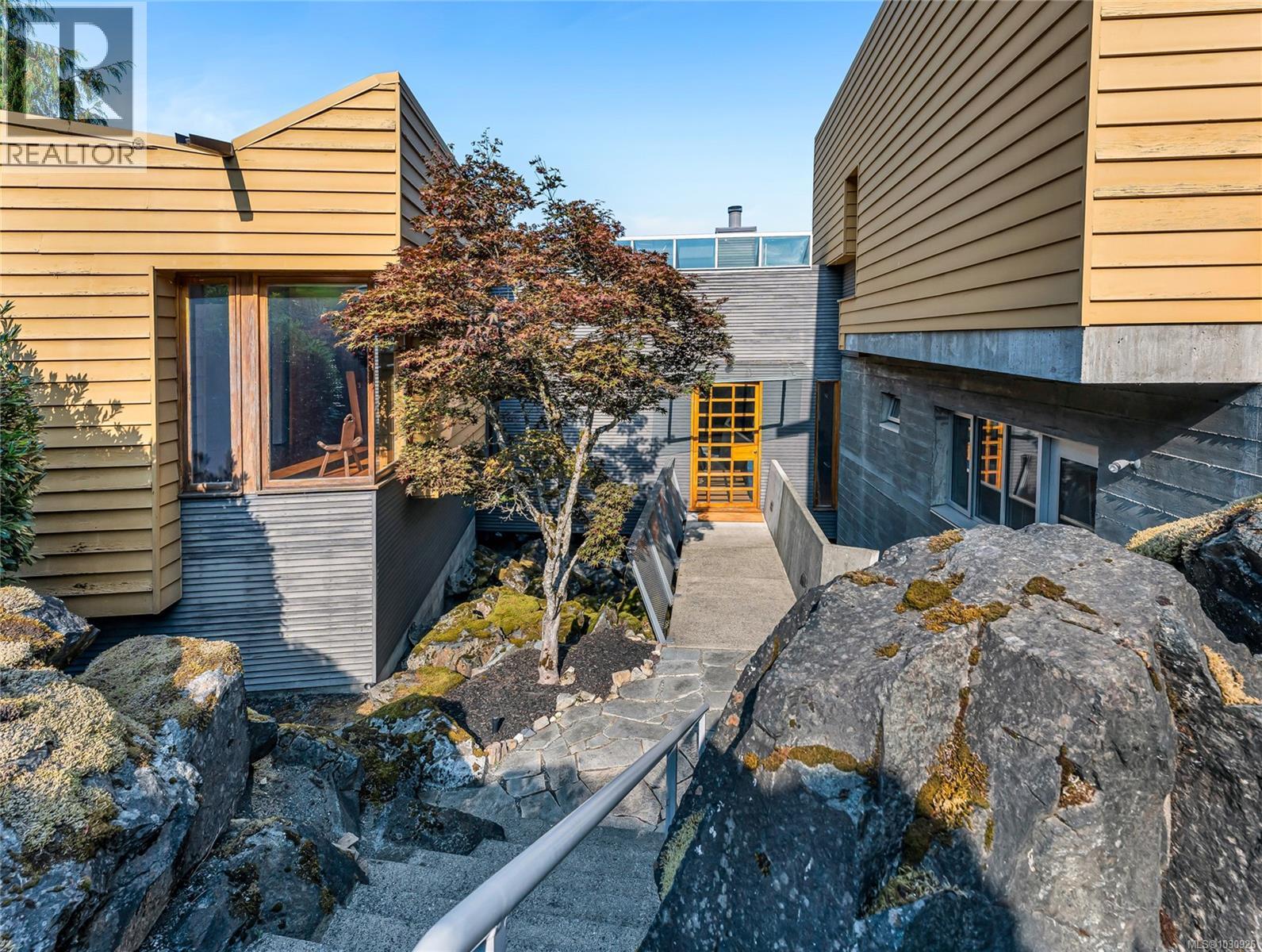 8909 Park Pacific Terr, North Saanich