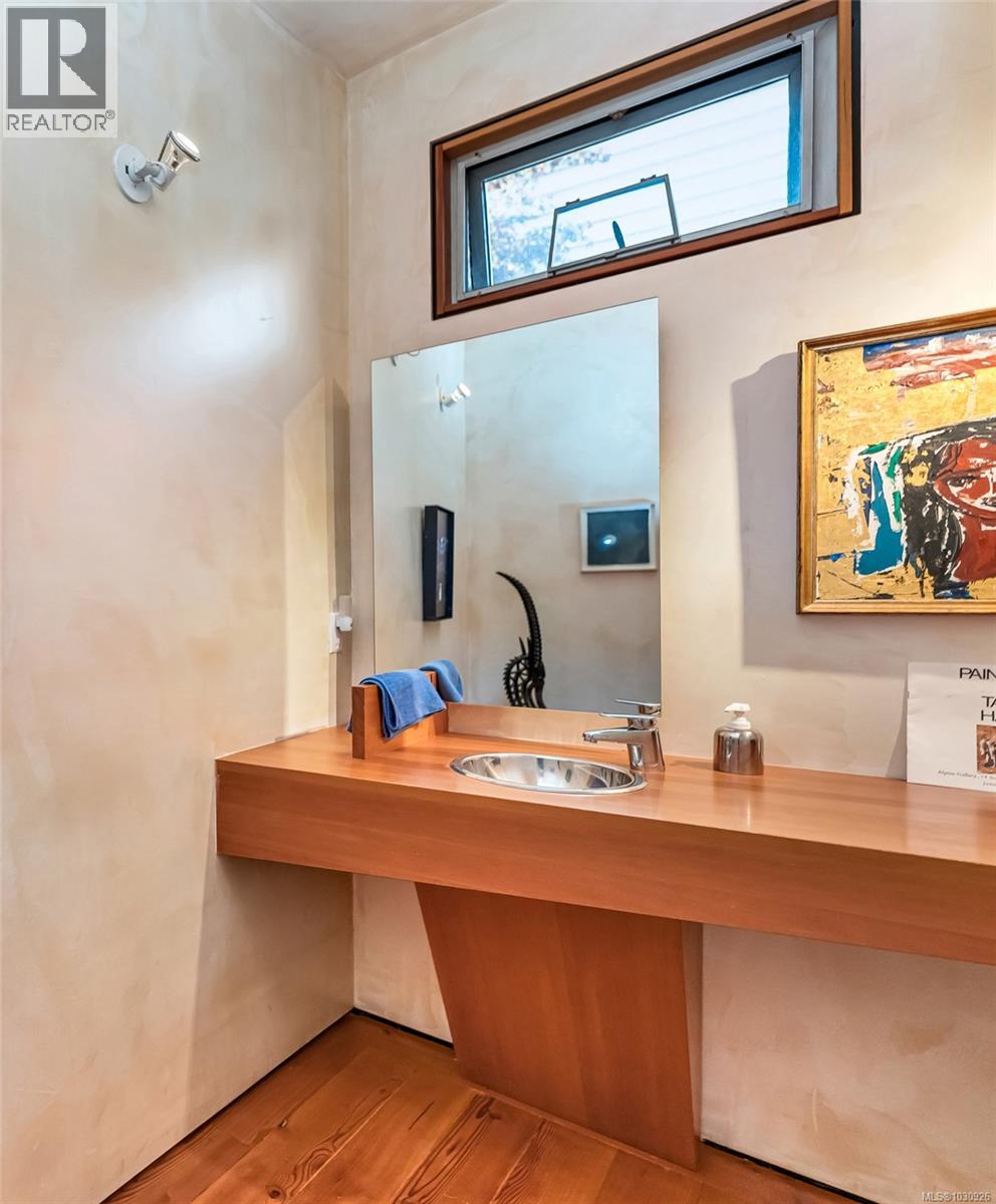 8909 Park Pacific Terr, North Saanich