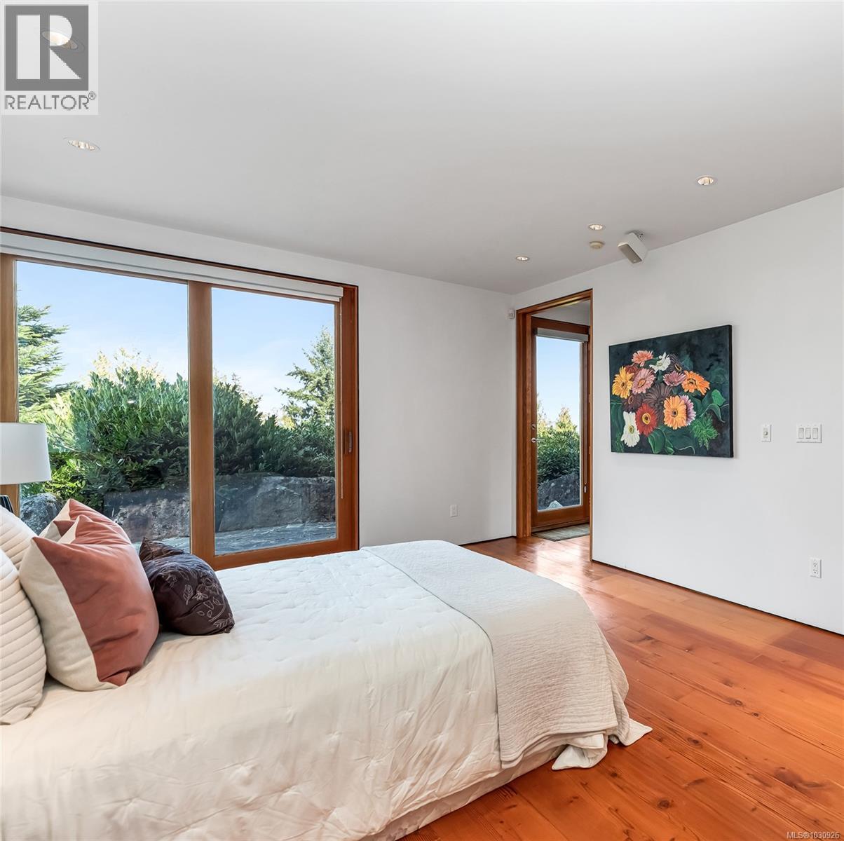 8909 Park Pacific Terr, North Saanich