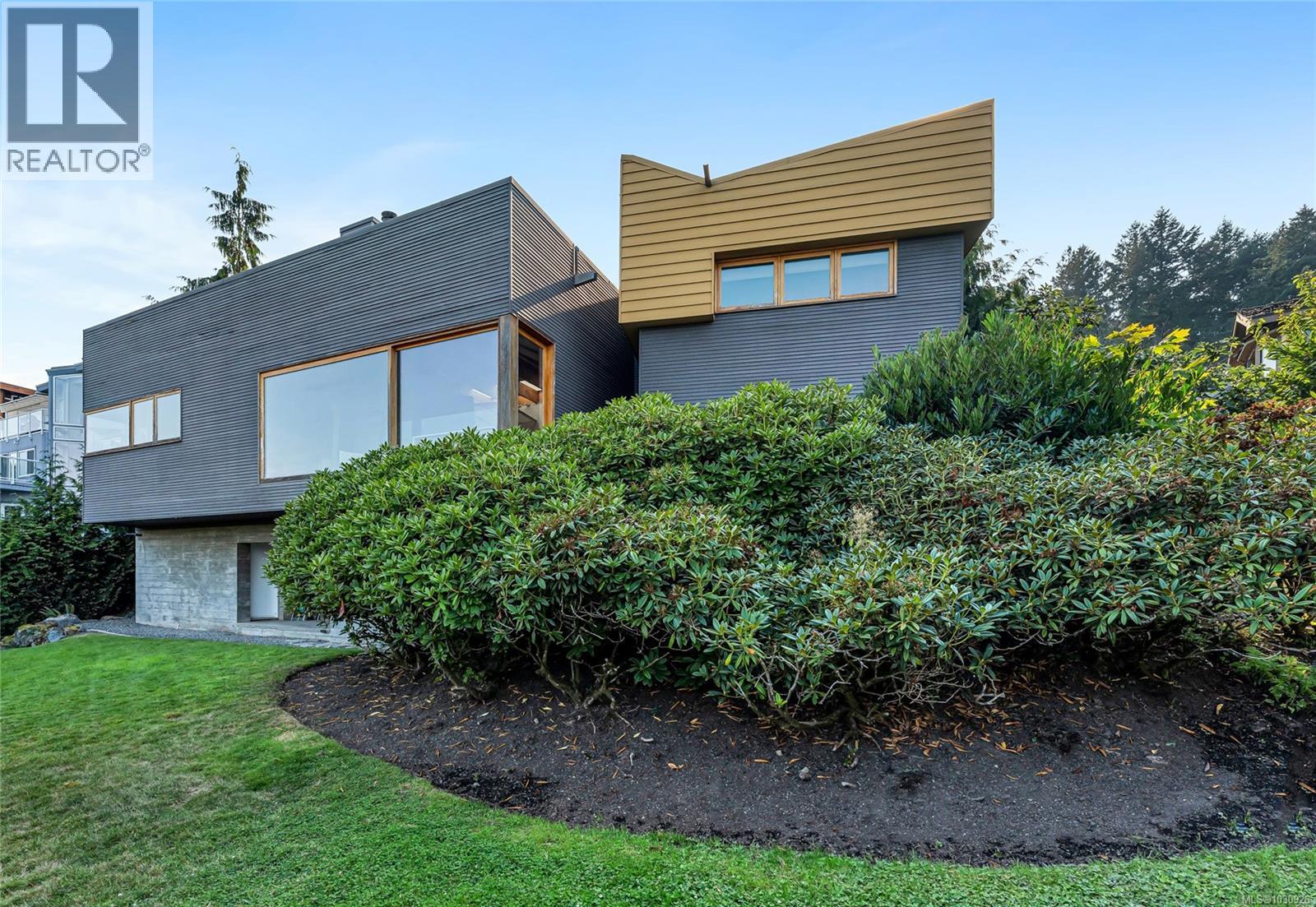 8909 Park Pacific Terr, North Saanich