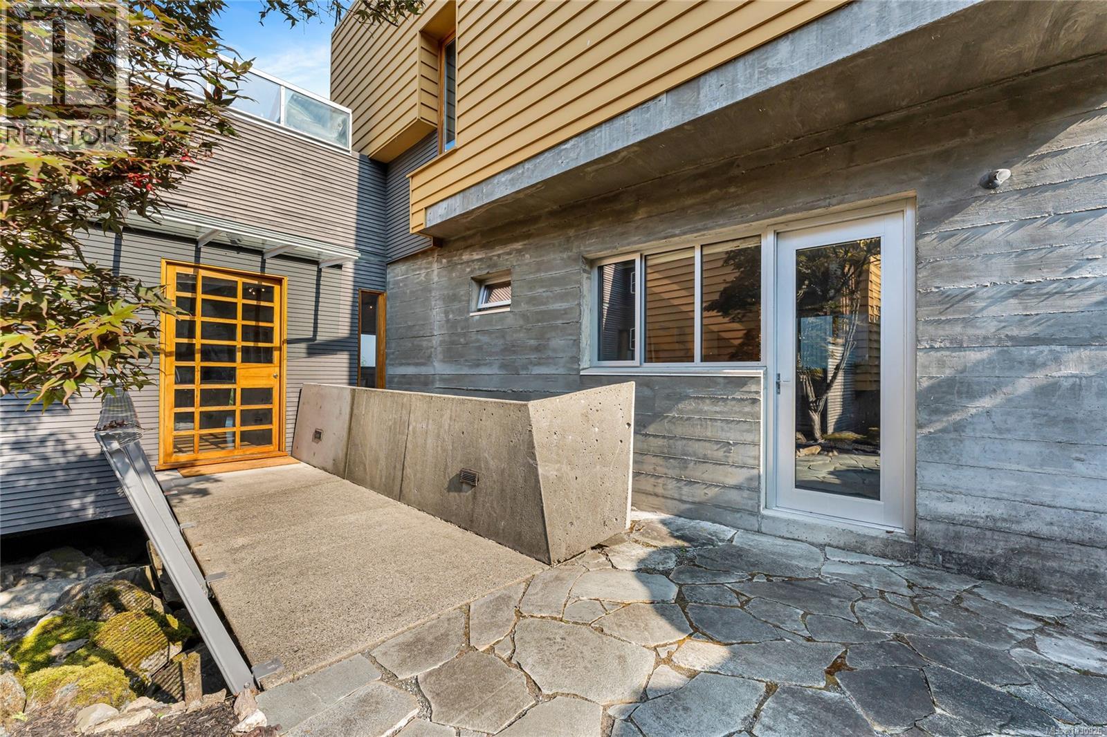 8909 Park Pacific Terr, North Saanich