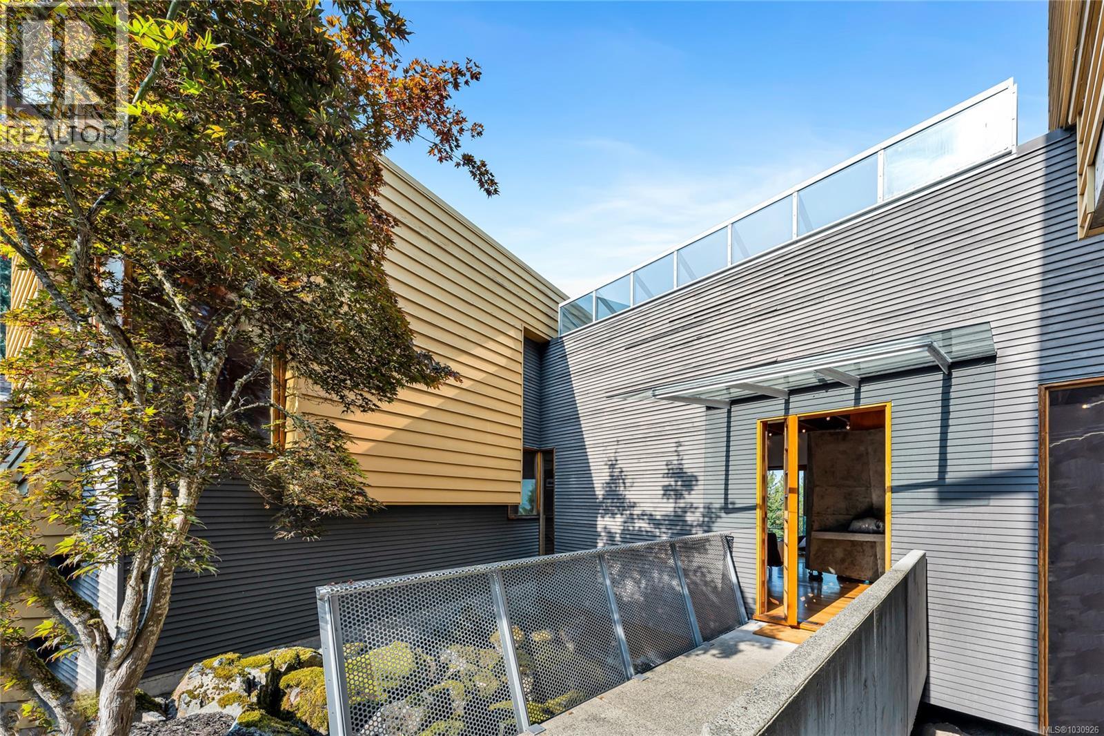 8909 Park Pacific Terr, North Saanich