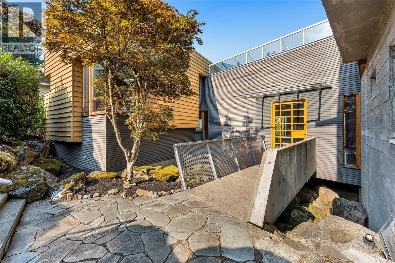 8909 Park Pacific Terr, North Saanich