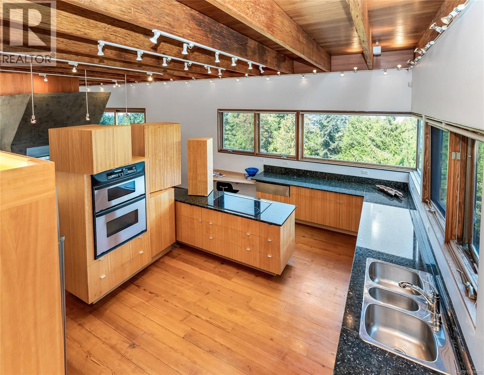 8909 Park Pacific Terr, North Saanich