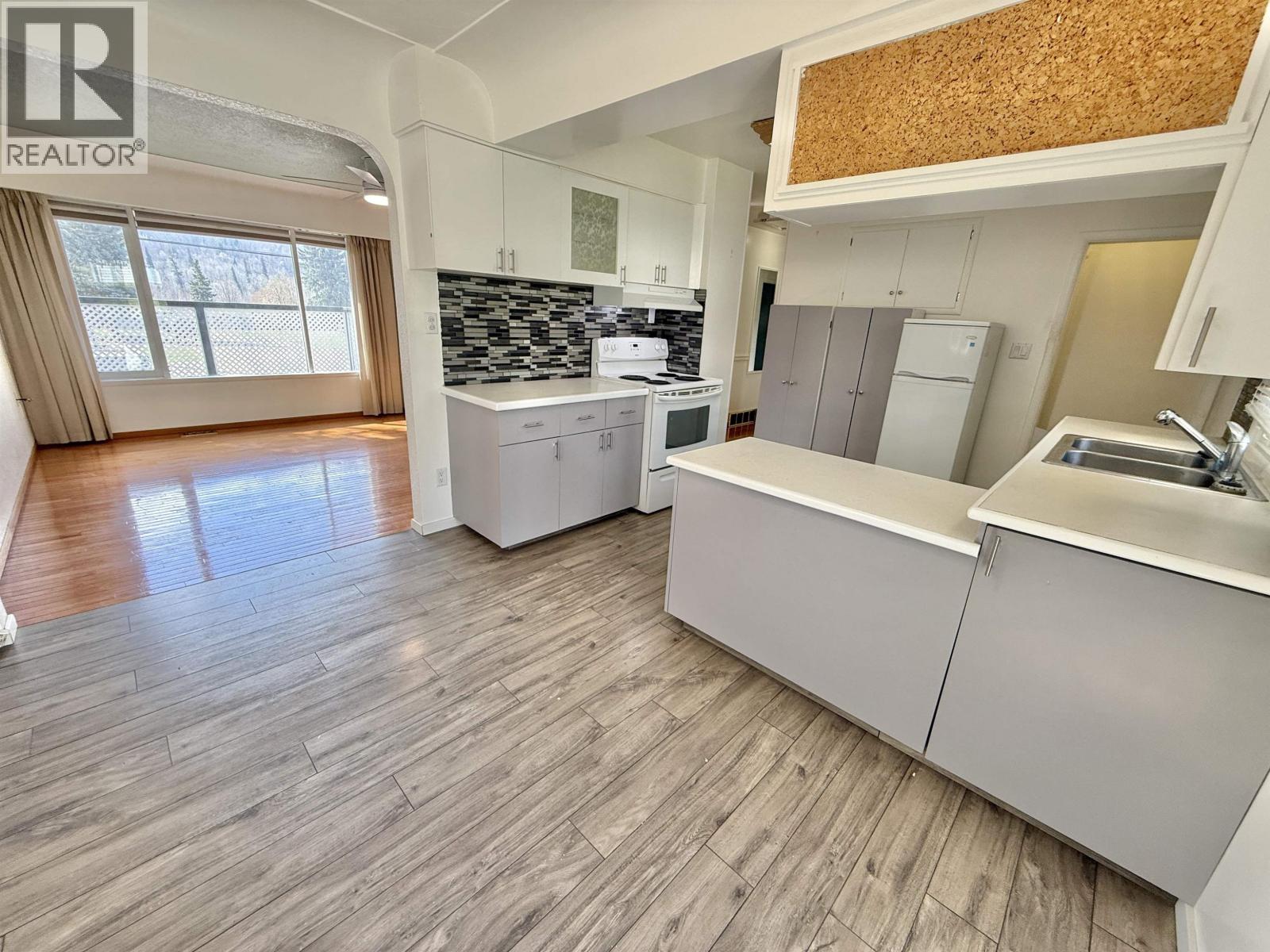 1001 JOHNSTON AVENUE - 11