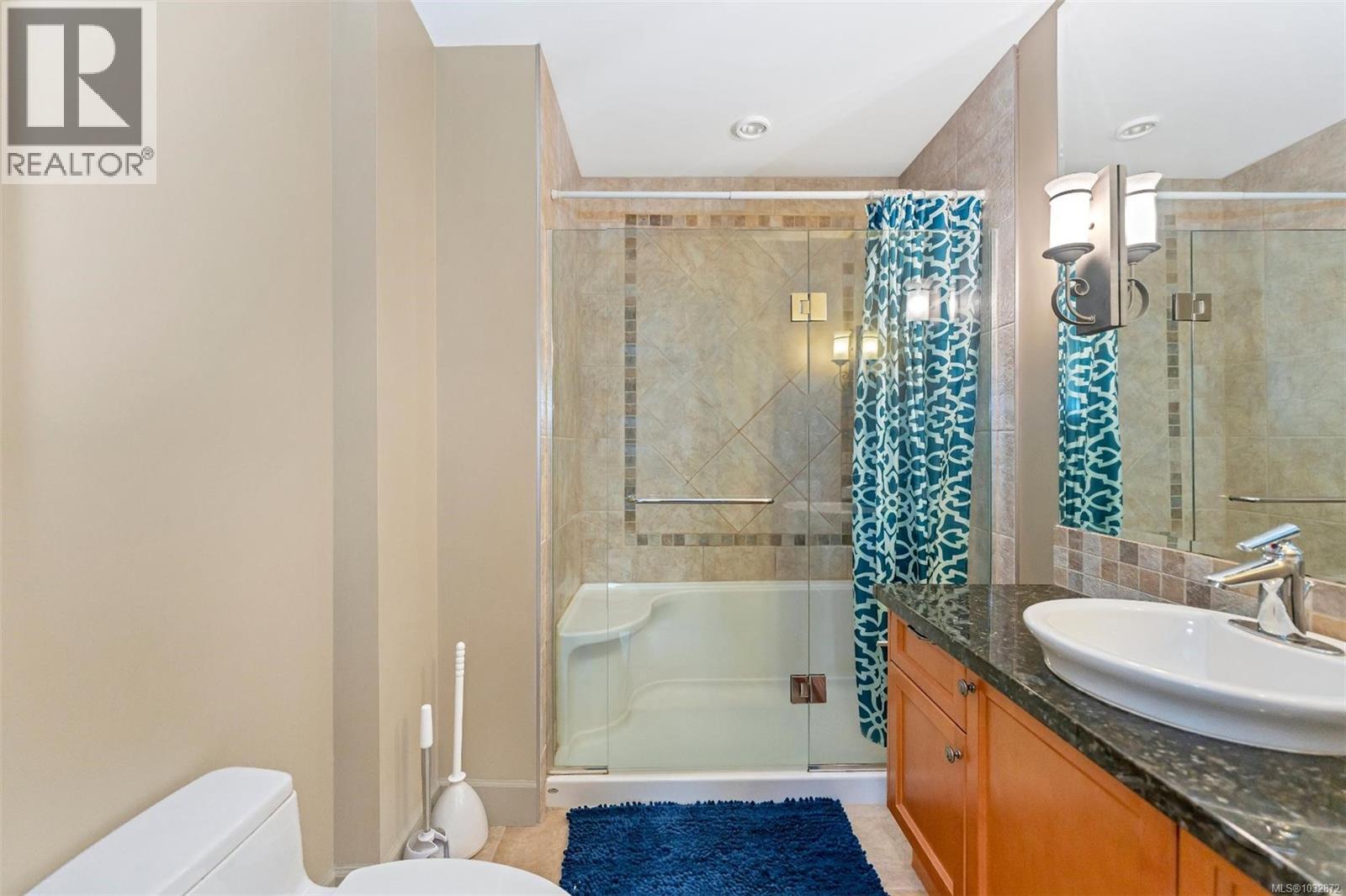 318 1620 McKenzie Avenue, Saanich