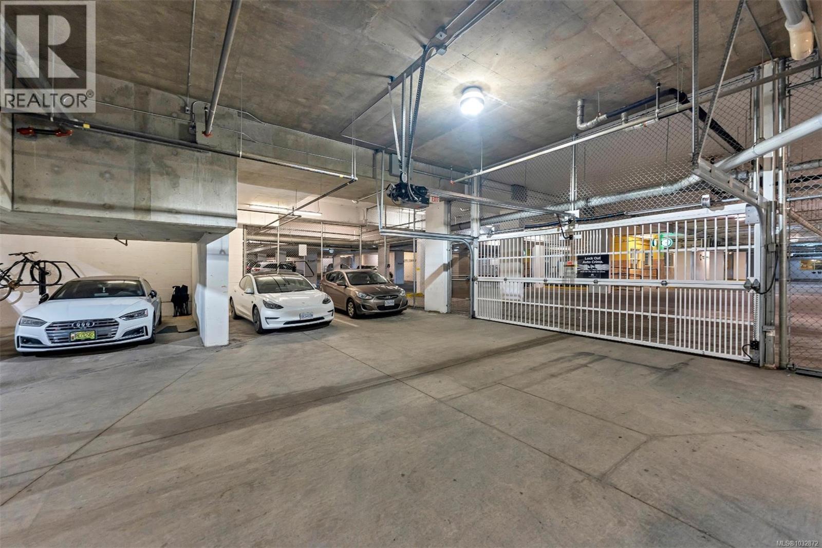 #318 1620 McKenzie Ave - 26