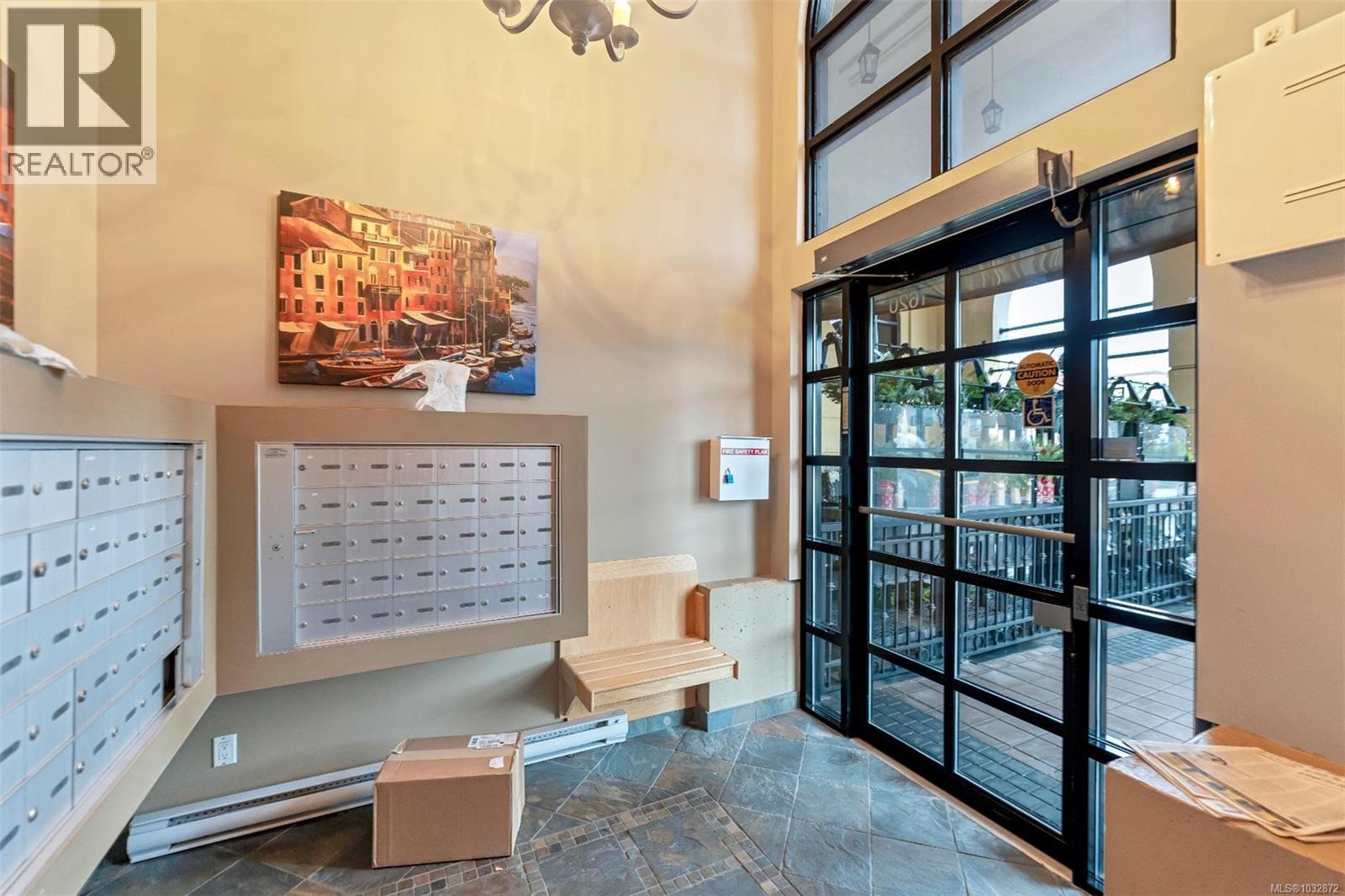 318 1620 McKenzie Avenue, Saanich