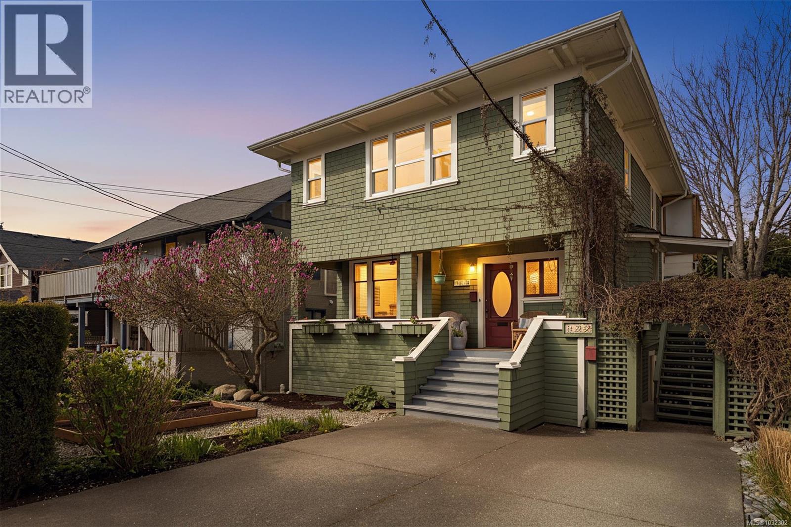 320 Moss St - 1