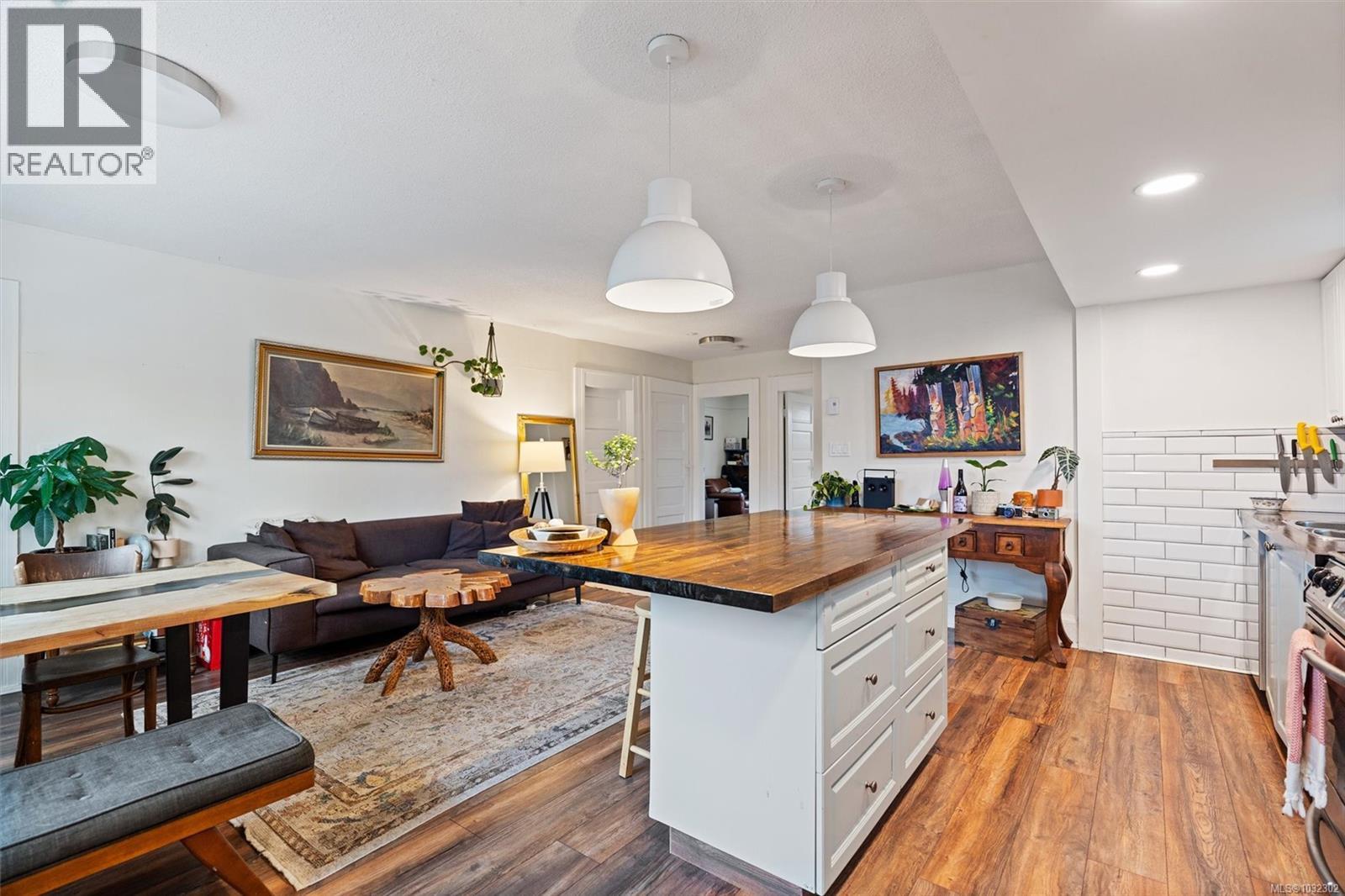  320 Moss Street, Victoria