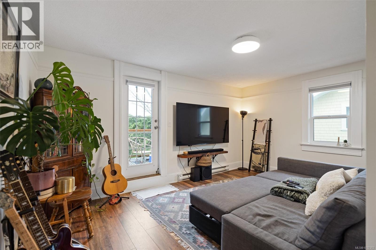  320 Moss Street, Victoria