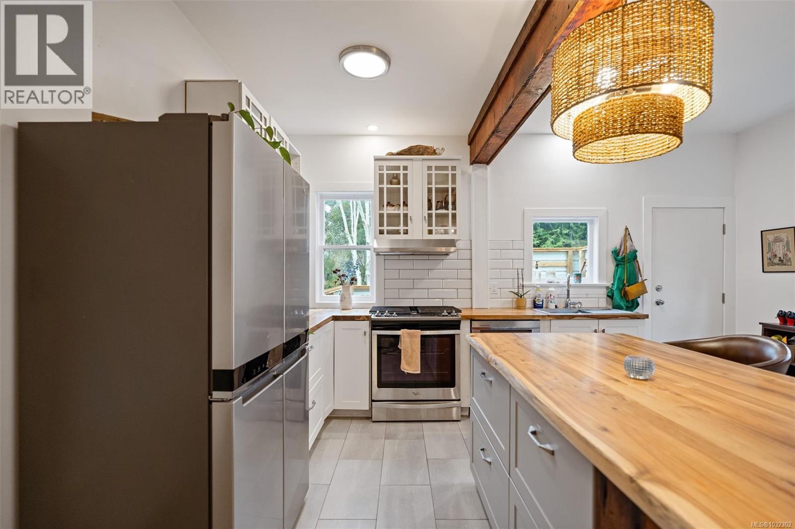 320 Moss St - 27
