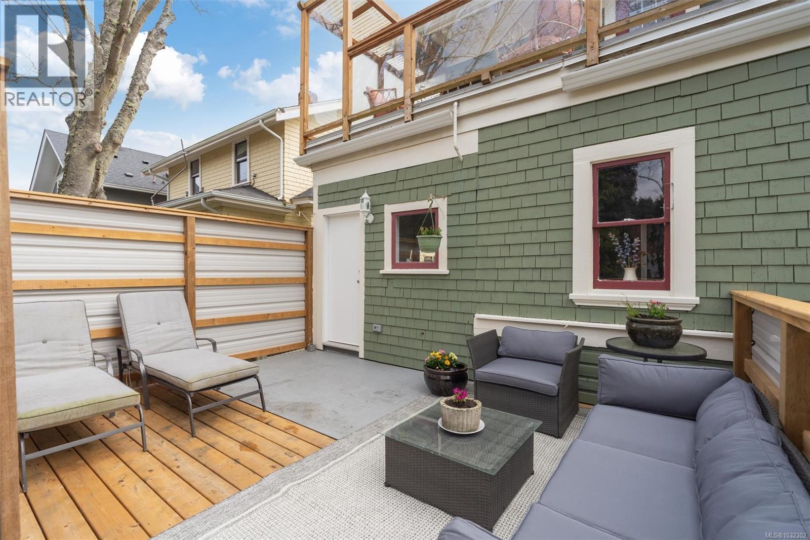  320 Moss Street, Victoria