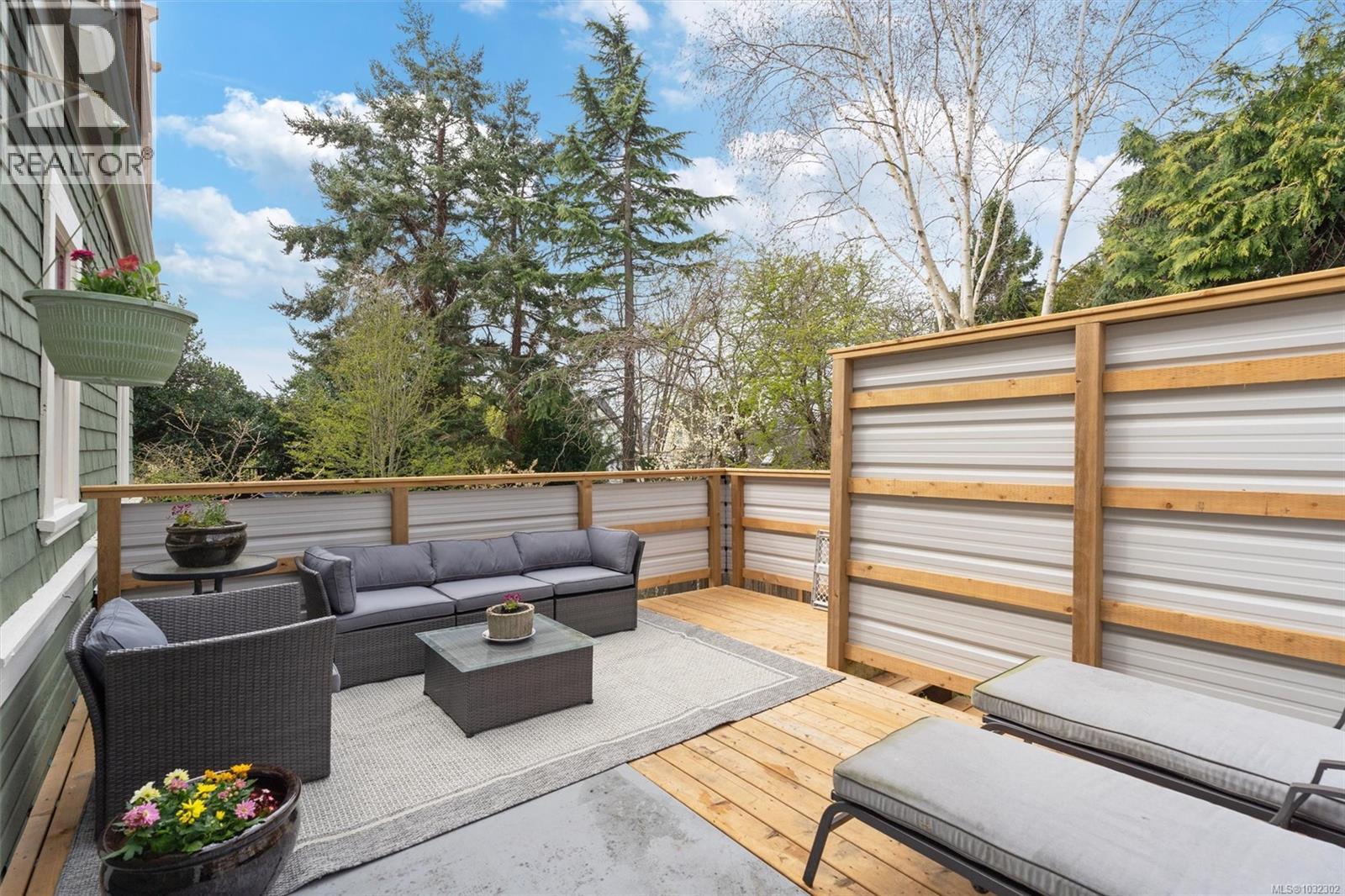  320 Moss Street, Victoria