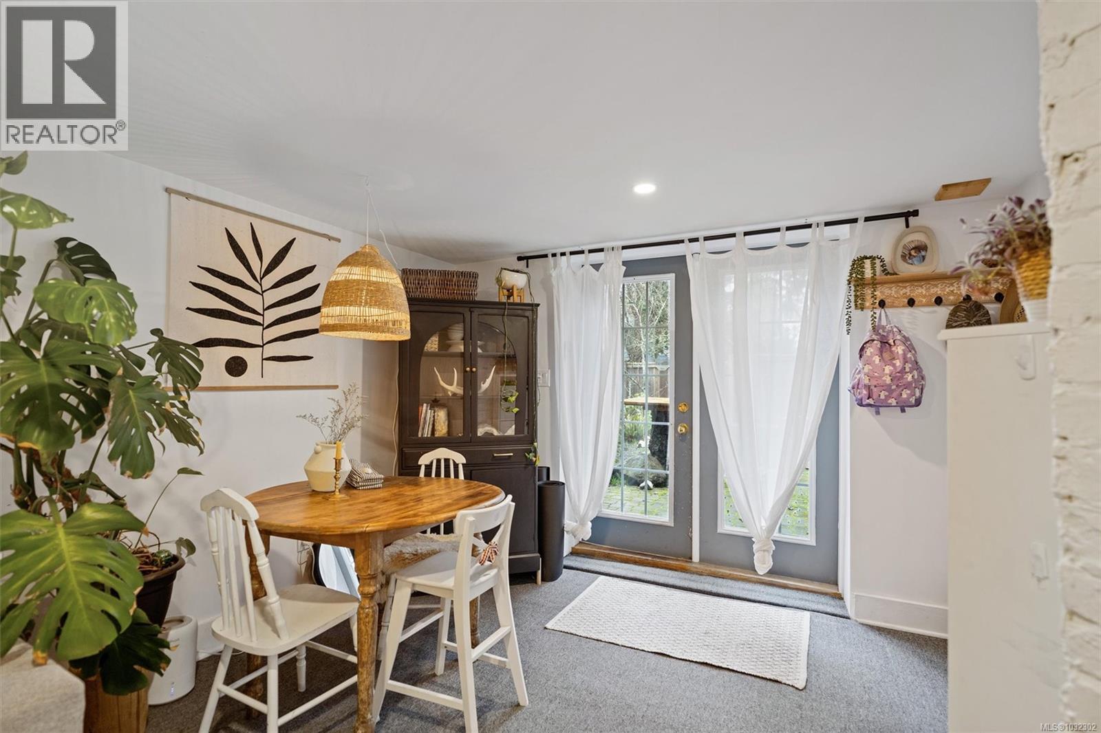  320 Moss Street, Victoria