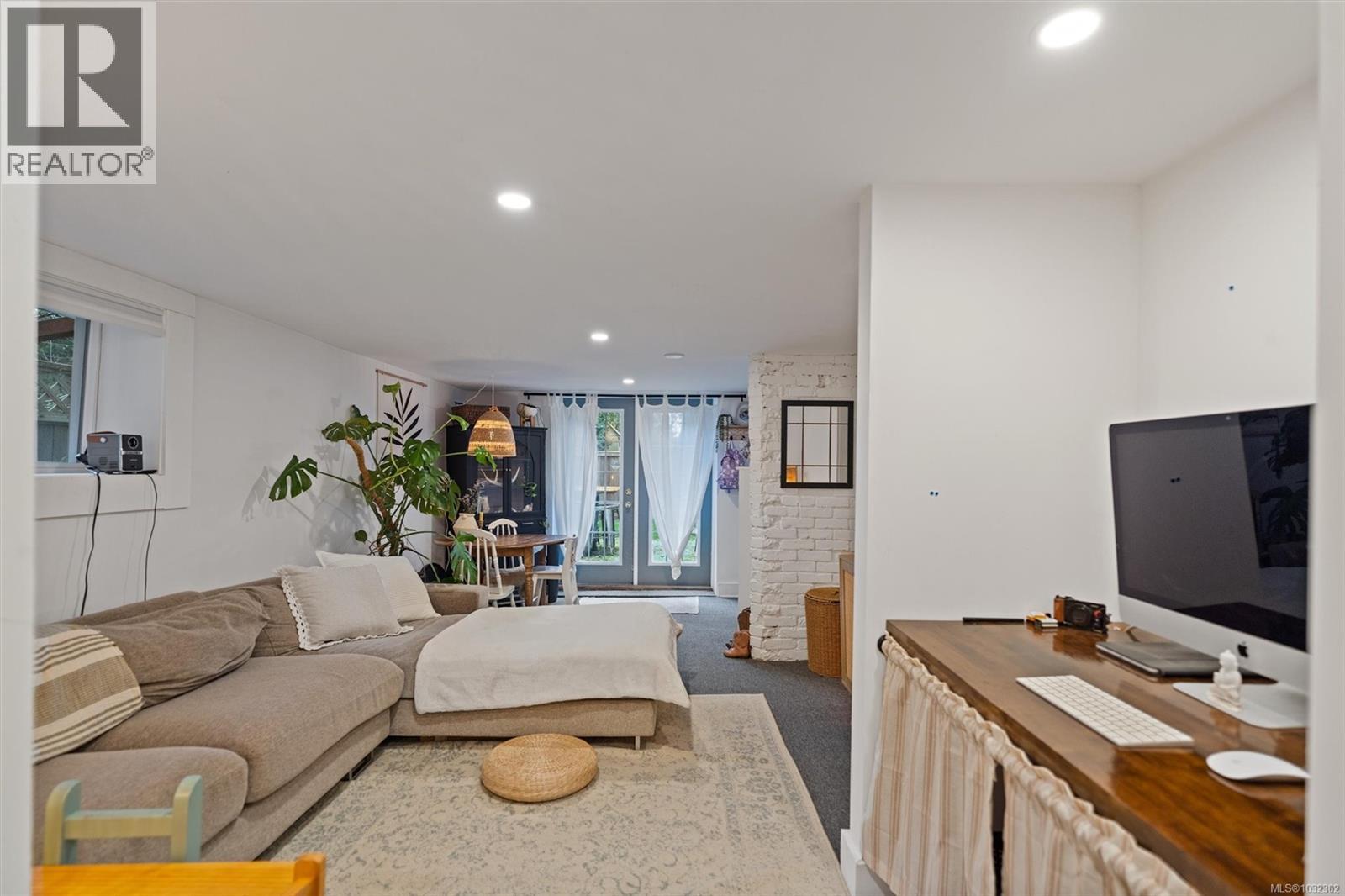 320 Moss St - 38