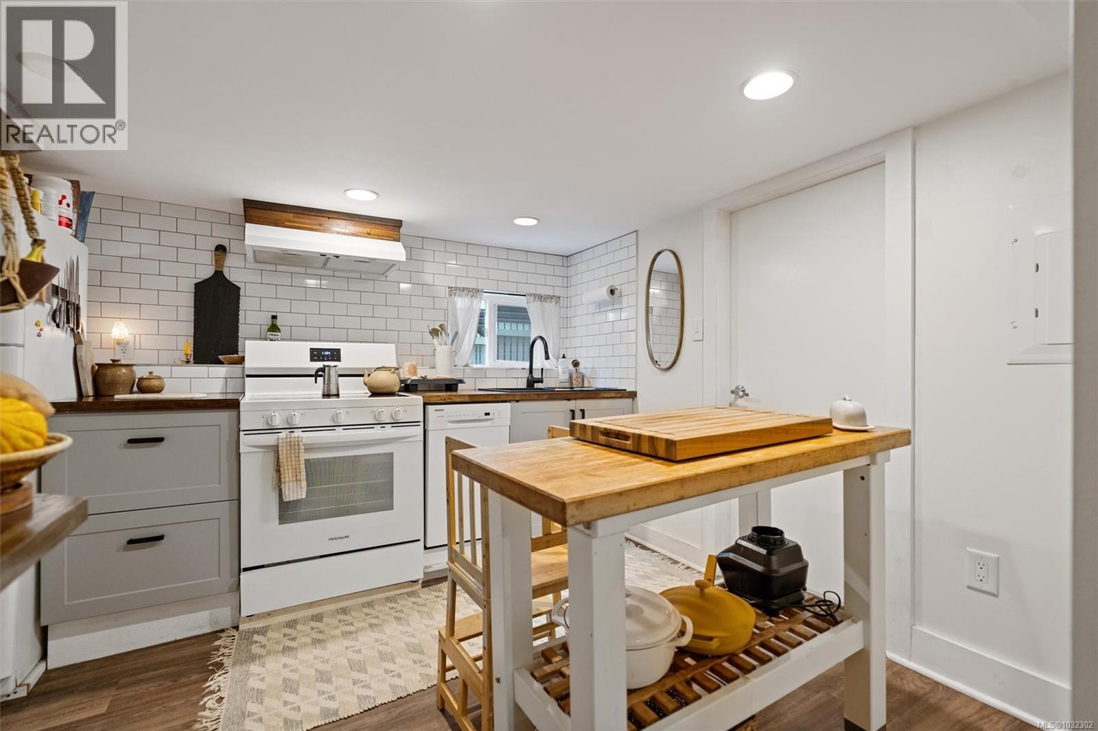 320 Moss St - 40