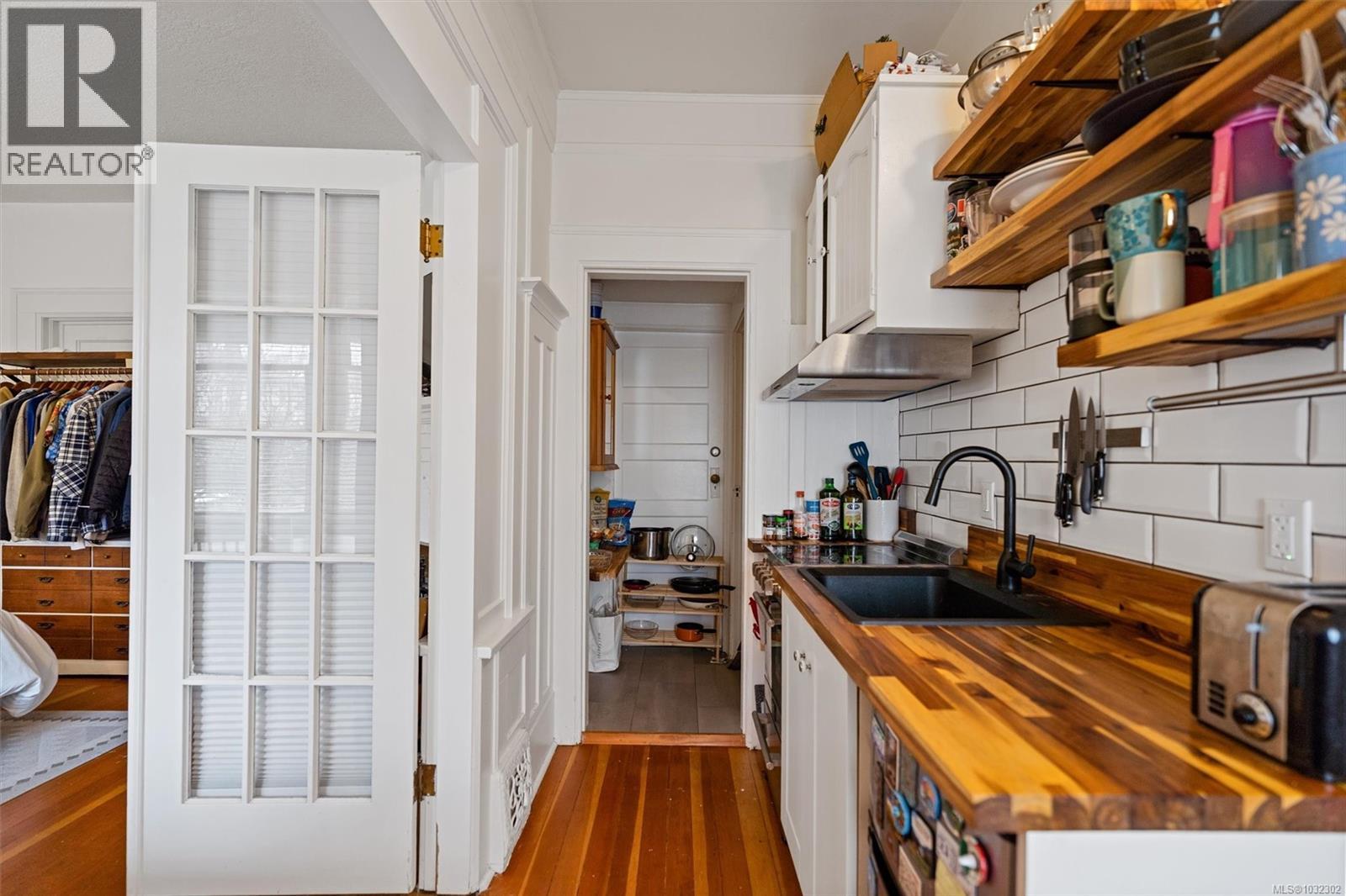  320 Moss Street, Victoria