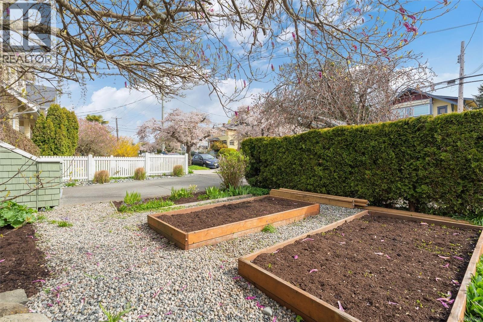  320 Moss Street, Victoria