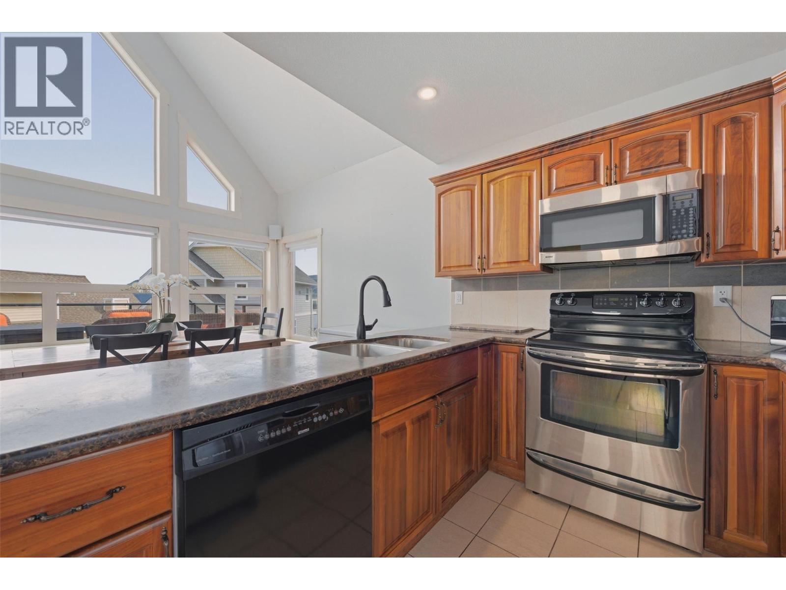 220 6765 La Palma Loop, Kelowna