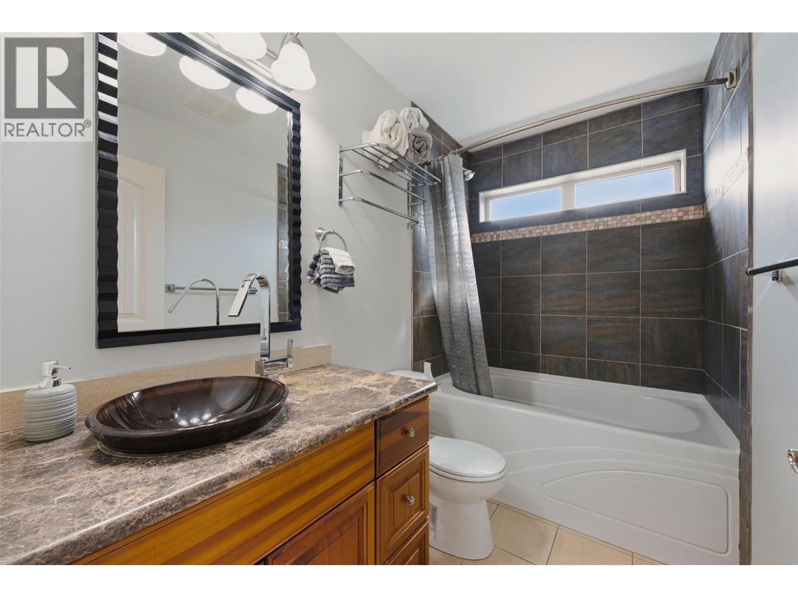 220 6765 La Palma Loop, Kelowna