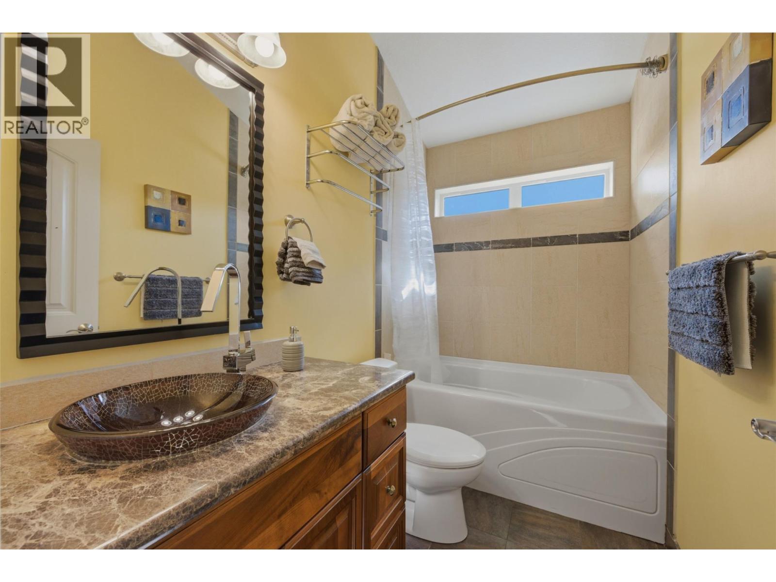 220 6765 La Palma Loop, Kelowna