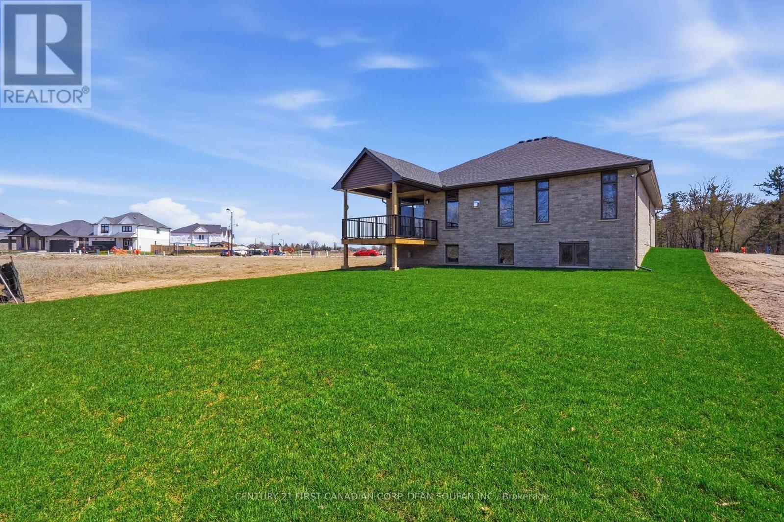 44 MUIRFIELD DRIVE Property Photo
