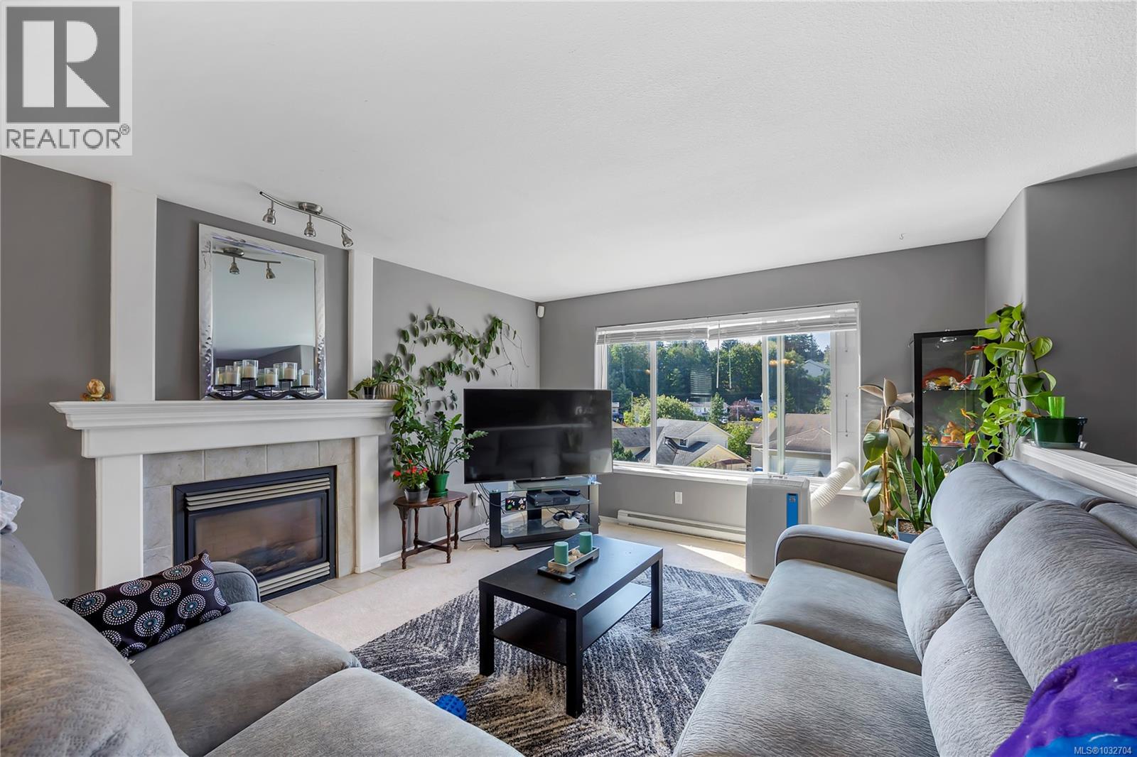 4740 Fairbrook Cres - Image 2