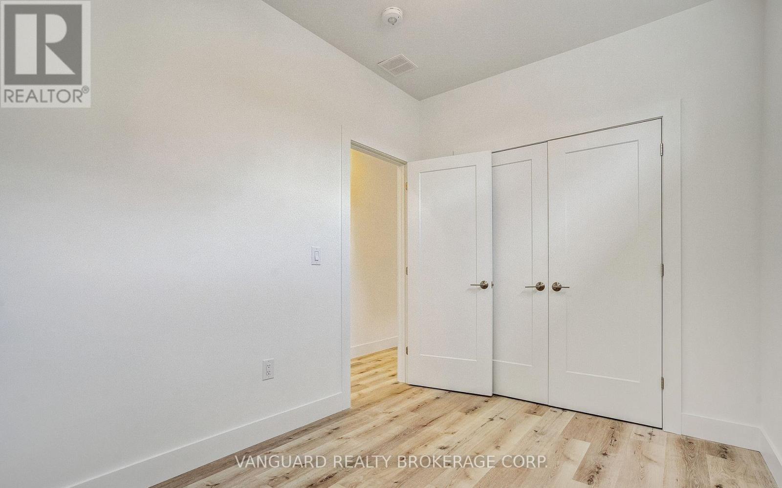 1937 LAWRENCE AVENUE W — photo 25