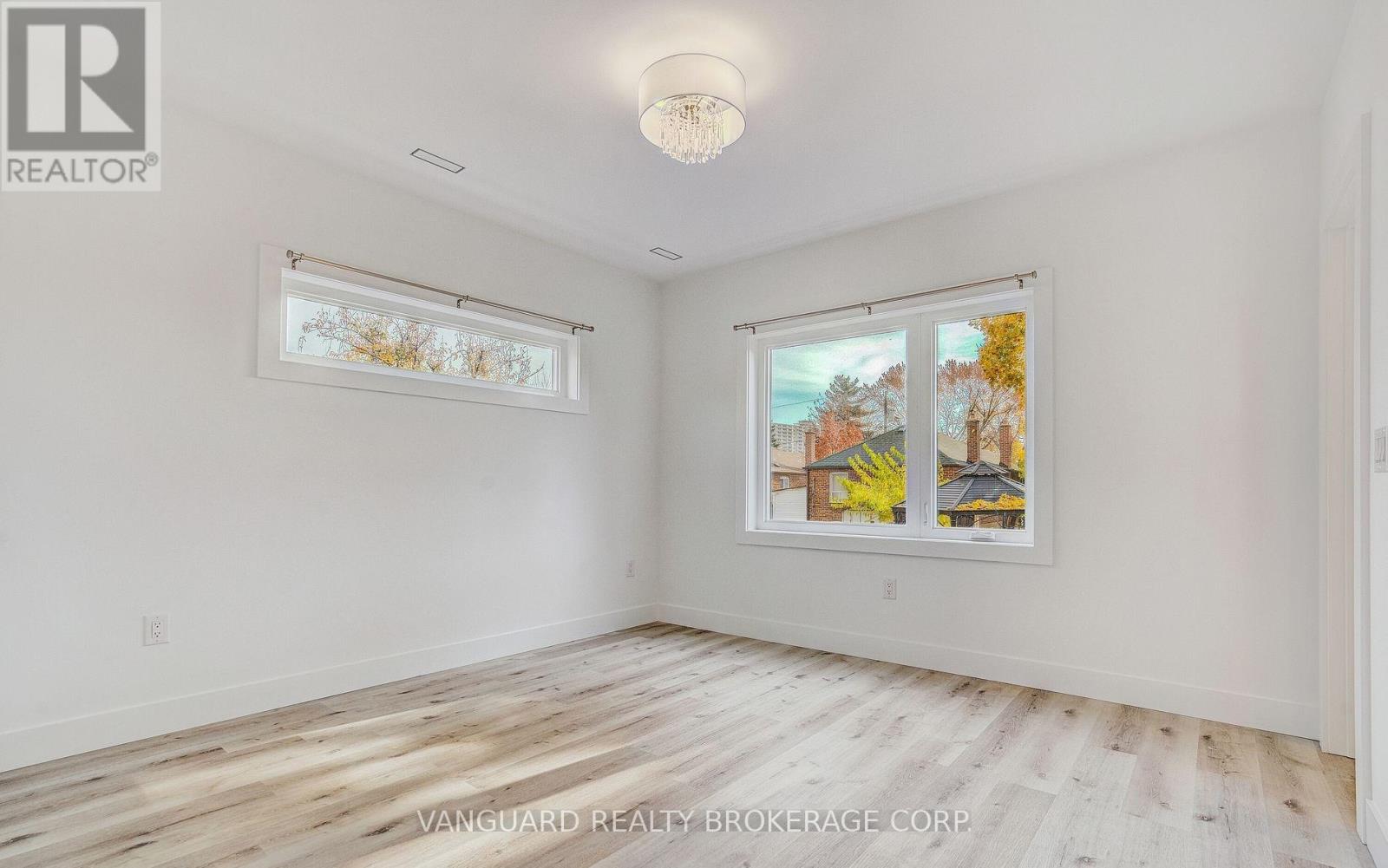 1937 LAWRENCE AVENUE W - 29