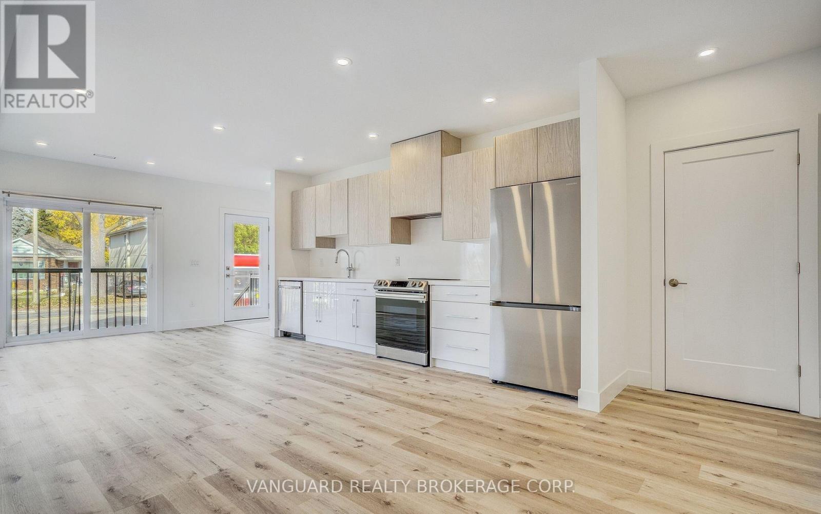 1937 LAWRENCE AVENUE W - 30