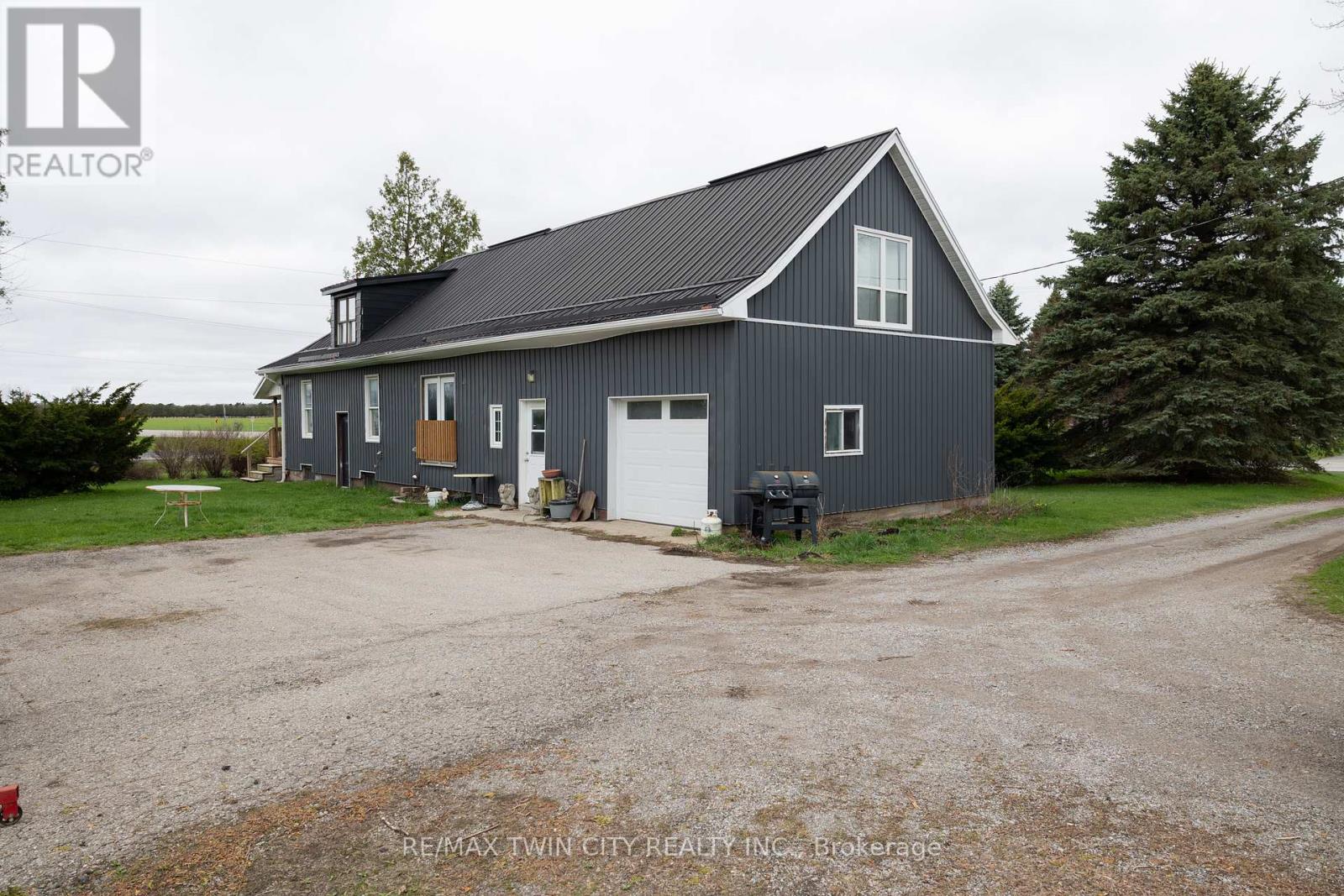 8 CONC. 8 TOWNSEND — photo 10
