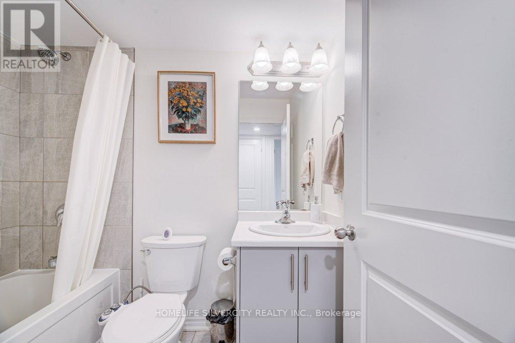 ##18 235 CHAPEL HILL DRIVE - 14