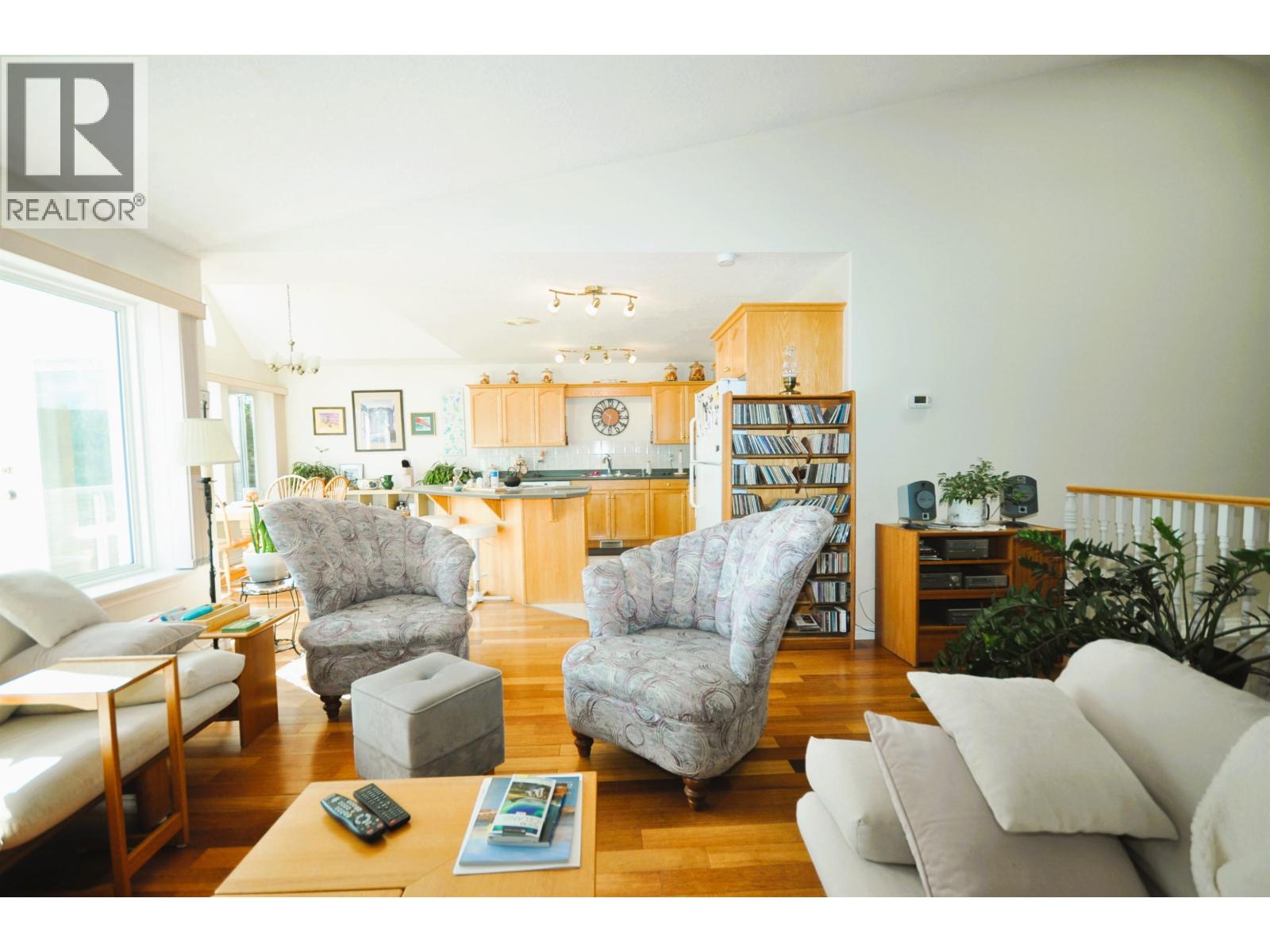 #10 11 EAGLE CRESCENT - 19